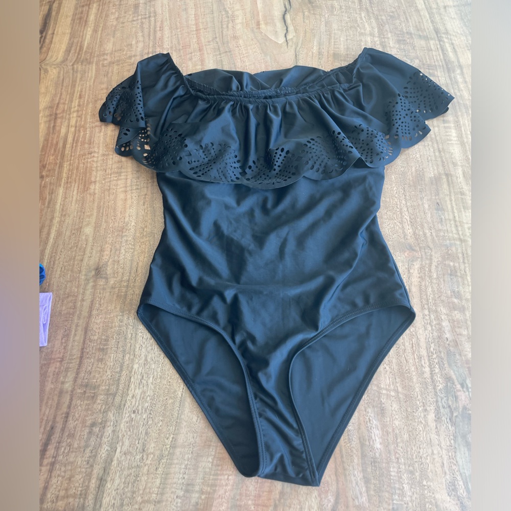Off the shoulder bathing suit M/L